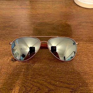 polarized costa aviators!
